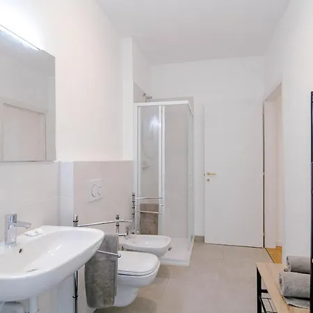 Dodo Red - The House Of Travelers * Комо