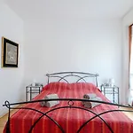 Apartment Dodo Red By 