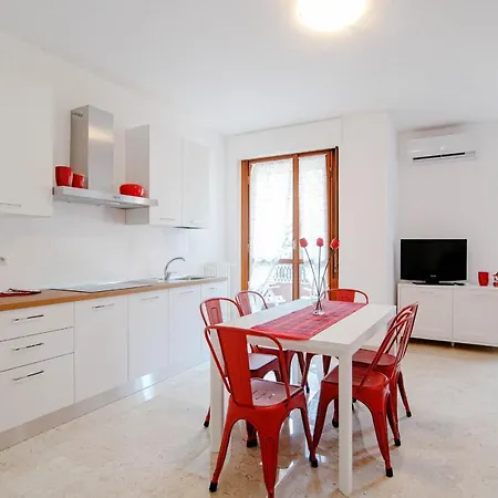 Dodo Red - The House Of Travelers Apartament *