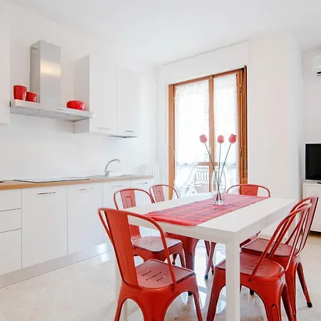 Dodo Red - The House Of Travelers *