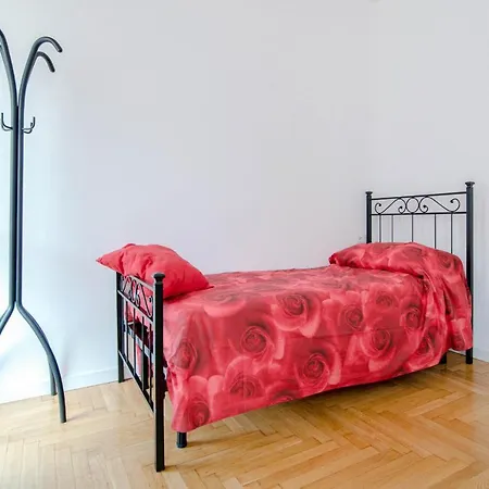 Dodo Red - The House Of Travelers * Como