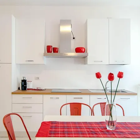 Dodo Red - The House Of Travelers Como