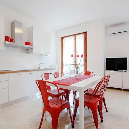 Dodo Red - The House Of Travelers * Como