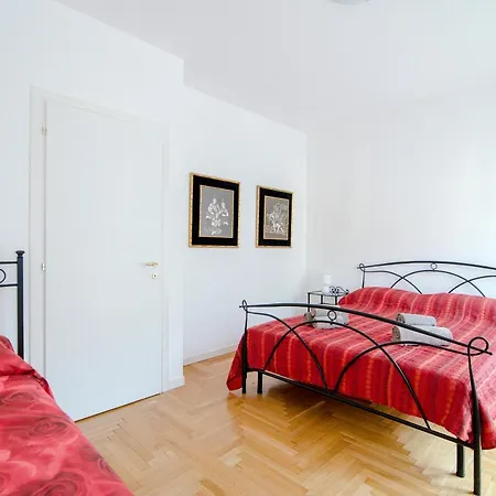 Dodo Red - The House Of Travelers 코모