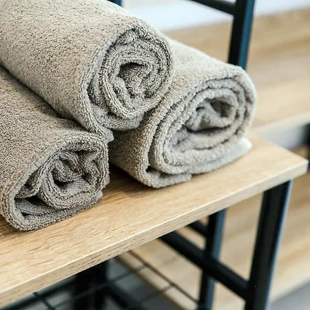 Dodo Red - The House Of Travelers * Como