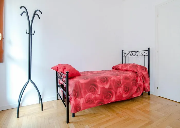 Dodo Red - The House Of Travelers * Como